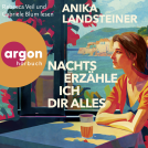 Nachts erzähle ich dir alles von Anika Landsteiner. Frau sitzt am Tisch. Im Hintergrund ist die Côte d’Azur zu sehen. Das Cover ist sehr farbenfroh.